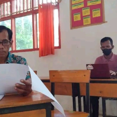 Guru MA Ulil Amwal Gelar Pemeriksaan Soal PAT Tahun Pelajaran 2021/2022