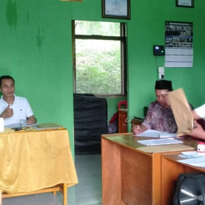Guru MTs Ponpes Nurul Falah Boronganjeng, Gelar Pemeriksaan Bersama Hasil PAT