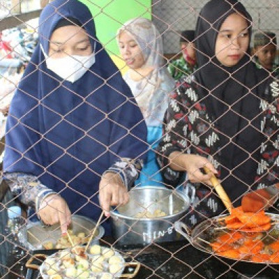 Jaga Jajanan MIN 8 Bone Tetap Sehat, Guru Olah Makanan Sendiri