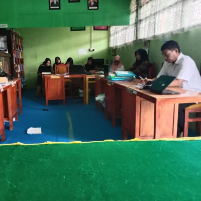 Guru MTs Guppi Sampeang Gelar Pemeriksaan Soal PAT Tahun Pelajaran 2021/2022
