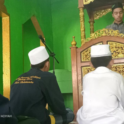 Bertindak Khatib, Reza Farisul Islami Santri As’adiyah Galung Beru Bahas Seputar Taqwa