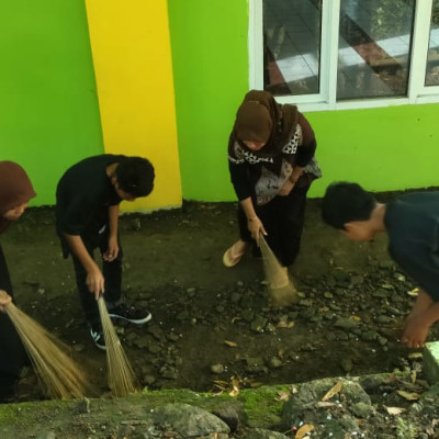 MTs Tanah Towa Kajang Pertahankan Nilai Gotong Royong Kepada Siswa