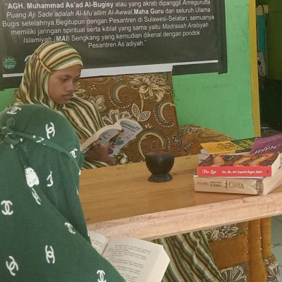 Tumbuhkan Jiwa Literasi, Santri As’adiyah Galung Beru Manfaatkan Waktu Baca Buku