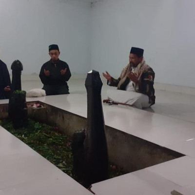 Kontributor Berita Ponpes As’adiyah Galung Beru Ziarahi Makam Datuk Ri Tiro