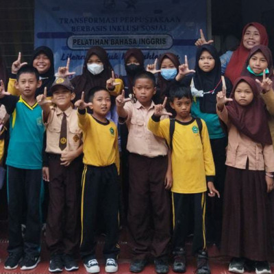 Siswa MIS YPPI Ikuti Training Bahasa Inggris di Perpustakaan Daerah Bulukumba