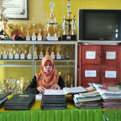 Para Wali Kelas MTs Muhammadiyah Kampung Baru Siap Bagikan Rapor
