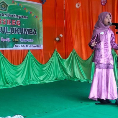 Antusias Anak SD Ikut Lomba Baca Puisi pada Kegiatan PORSKEG di MTsN 3 Bulukumba