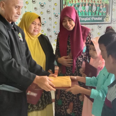 Penerimaan Laporan Pendidikan di MIN 2 Gowa, Pengawas Madrasah : Prestasi Harus Ditingkatkan