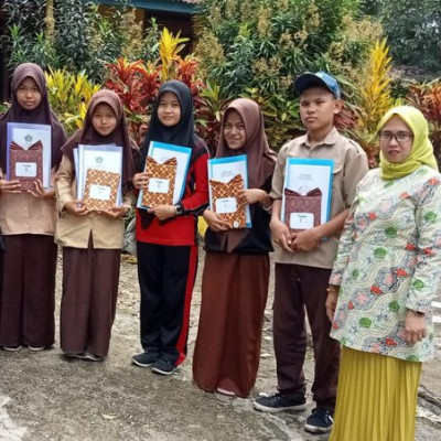 Saat Pembagian Rapor, Ada Reward Bagi Siswa Berprestasi di MTs. Guppi Lembanna