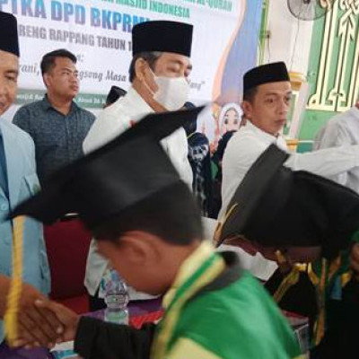 Penyuluh kua Maritengngae berkolaborasi dengan BKPRMI sukseskan wisuda santri