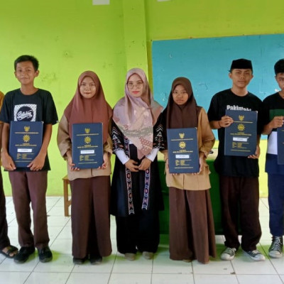 Proses Pembagian Rapor di MTs S Darul Ulum Muhammadiyah Jalanjang, Bikin penasaran