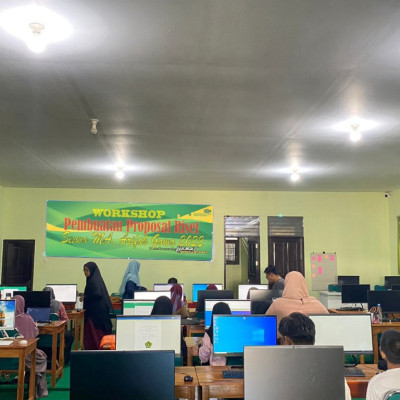 52 Siswa MA Arifah Ikut Workshop Pembuatan Proposal Riset