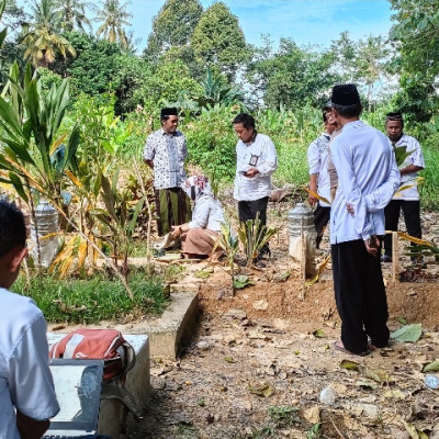 Plt. Bimas Islam Ukur Arah Kiblat Pemakaman di Pepuro Wotu