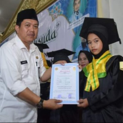 Kakankemenag Apresiasi Tasyakuran dan Wisuda Santri TK/TPA BKPRMI Sinjai