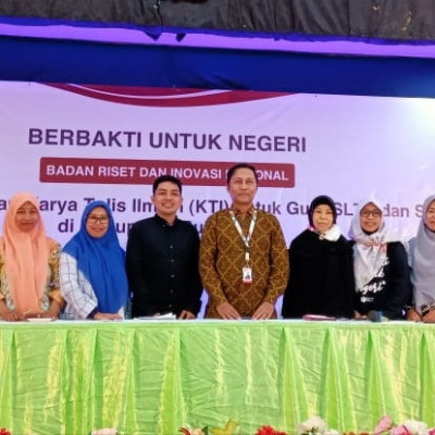 Foto Bersama Menjadi Momen Usai Melaksanakan Tugas Presentase Kelompok