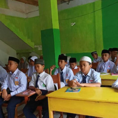 Kamad MTs PP. As’adiyah Galung Beru Ingatkan Peserta Matsama Patuhi Tata Tertib Madrasah