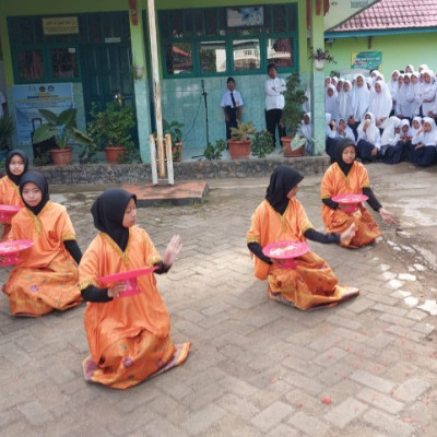 Tari Paduppa Buka Matsama MTs. Negeri 1 Maros