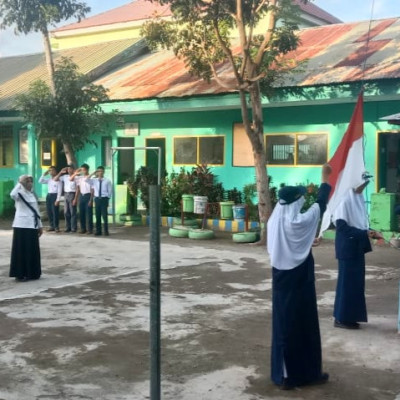 Hari Pertama Masuk Madrasah, MTs Bontosunggu Gelar Upacara Bendera