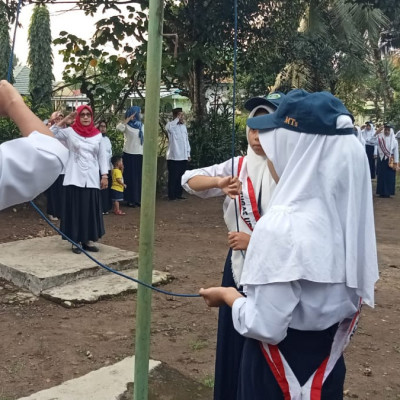 Momen Upacara Bendera Pertama MTs Guppi Lembanna  Tahun Ajaran 2022/2023