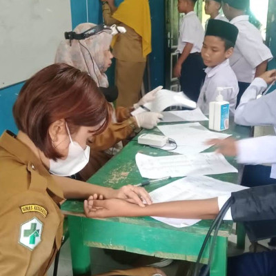 Tim Puskesmas Datangi MTs. Lamasi Dihari Pertama Masuk Belajar