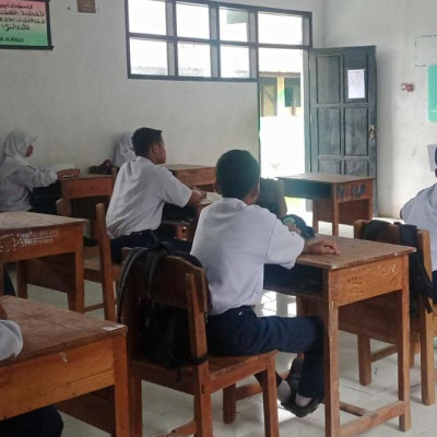 Wali Kelas VIII-3 MTsN 5 Bulukumba Gelar Penandatanganan Kontrak Belajar Dengan Siswa