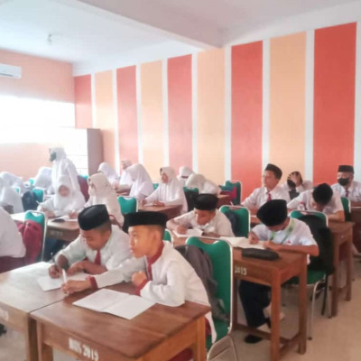 Peran Orangtua Siswa Kelas 7 CI MTsN 1 Bone dalam Peningkatan Sarana Madrasah