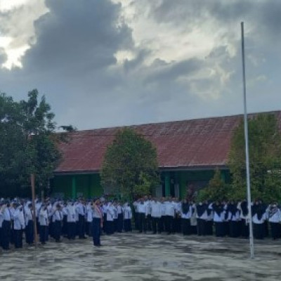 Hari Pertama Sekolah, MTsN 4 Sinjai Gelar Upacara Bendera Dan Pembukaan Kegiatan Matsama