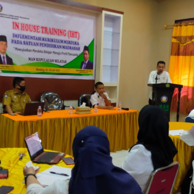 Implementasi Kurikulum Merdeka, Kakan Kemenag Selayar Buka Pelatihan In House Training (IHT) di MAN Kepulauan Selayar