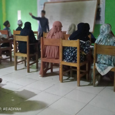 Pembina Ponpes As’adiyah Galung Beru Bekali Santri Amalan Wirid