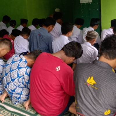 Salat Berjamaah Jadi Kewajiban di MTs Bontonyeleng Bulukumba