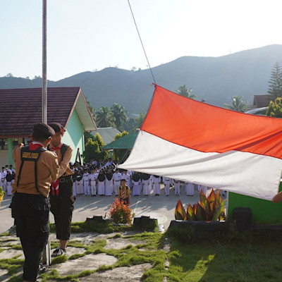 Wakamad MTsN 1 Enrekang Pimpin Upacara, Anggota Pramuka Ambil Bagian