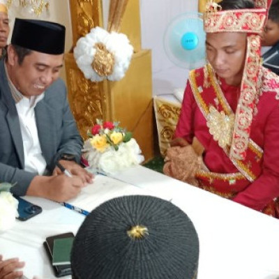 Hadir sebagai Saksi Pernikahan, Bupati Maros Apresiasi Kerja Penghulu