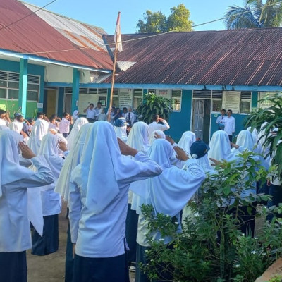 MTs Kindang Bulukumba Laksanakan Upacara Bendera Dengan Khidmat