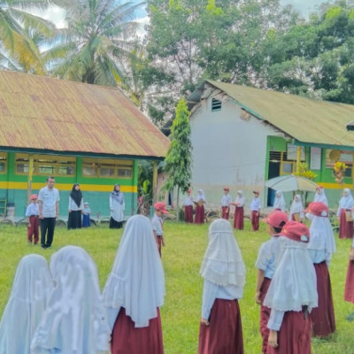 Koorbid Humas MIS Al-Khaerat Tudonro Didaulat Jadi Pembina Upacara