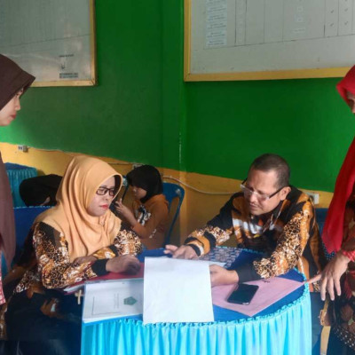 Kamad MTs Amaliah Mare-Mare Sambut Hangat Kedatangan Pengawas Madrasah