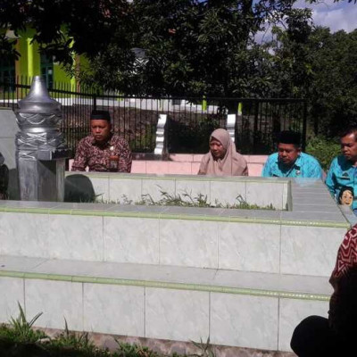 Kunjungi Makam Rais 'Amm Majelis A'la PB DDI, Kakan Kemenag Kisahkan Kedekatannya dengan Almarhum