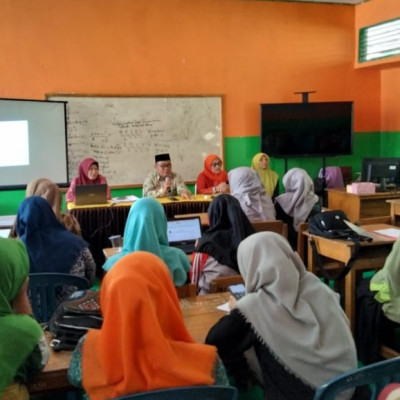 Usai Ikuti Sosialisasi Implementasi Kurikulum, Wakamad Akademik MTsN 3 Bulukumba Gelar Diseminasi