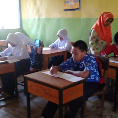 Wujudkan Cinta Alam Sekitar, Siswa MTs Guppi Lembanna Ciptakan Gambar Flora dan Fauna