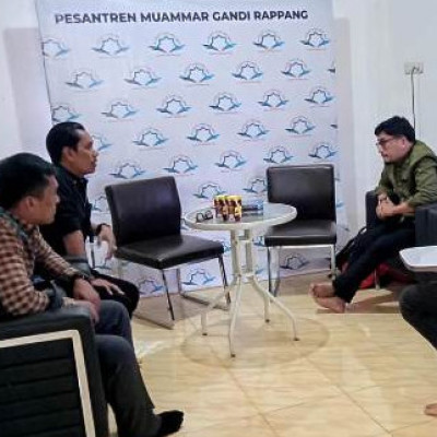 Aplikasi Ruang Guru, Siap Andil Dalam Proses Belajar Santri Muammar Gandi