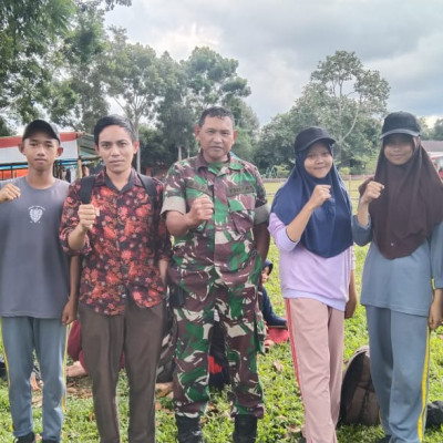 Wakamad Kesiswaan MA Darul Qalam Sambangi Anggota Paskibraka di tempat Latihan