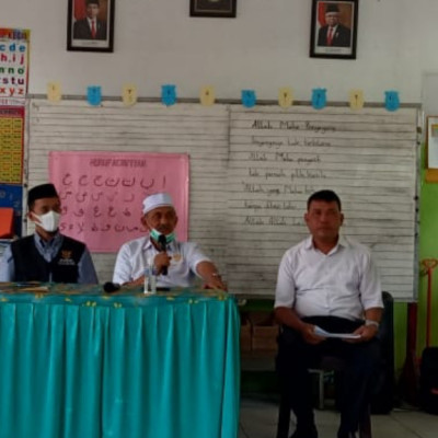 33 Siswa MIN 1 Tana Toraja Terima Bantuan Pendidikan dari BAZNAS