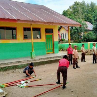 Peserta Didik MIS Serre Gelar Latihan Pramuka di Sore Hari