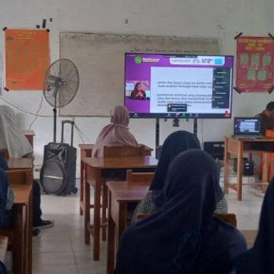 MTs. N 1 Maros Ikuti Sosialisasi Edukasi Remaja