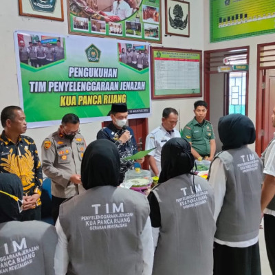 Kakan Kemenag Sidrap Kukuhkan Tim Penyelenggaraan Jenazah KUA Kec. Panca Rijang