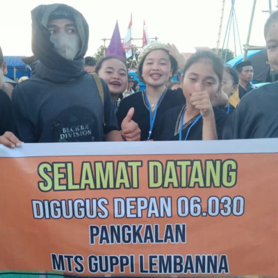 Karnaval Baju Le'leng MTs Guppi Lembanna Meriahkan Hari Pramuka Ke-61