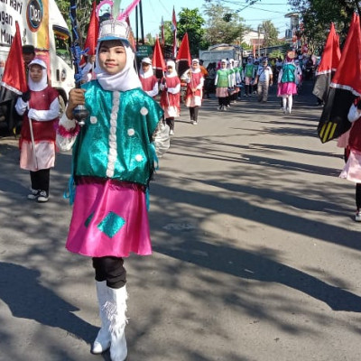 Pasukan Drumband MTsN Gowa Meriahkan Gerak Jalan Indah di Bontomarannu