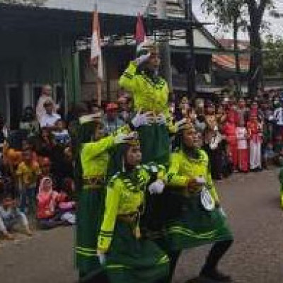 Siswa MTs Nashrul Haq Pajalele Raih Juara Lomba Gerak Jalan Indah di HUT RI ke-77