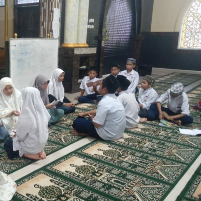 Usai Perayaan HUT RI ke-77, Program Tahsin Al-Qur'an MTs PP Nurul Falah Kembali Berlanjut