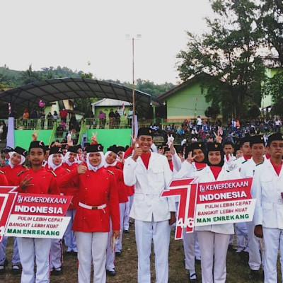 Tim MAN Enrekang Meriahkan Lomba Gerak Jalan HUT RI ke-77 Kecamatan Baraka