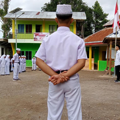 Upacara Bendera MTs Ponpes As’adiyah Galber Berjalan Lancar